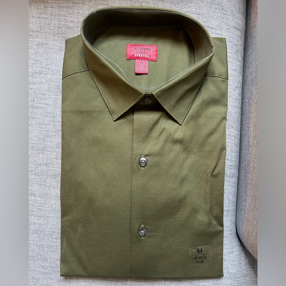 NWT Men’s Dress Shirt
15-15.5 32/33